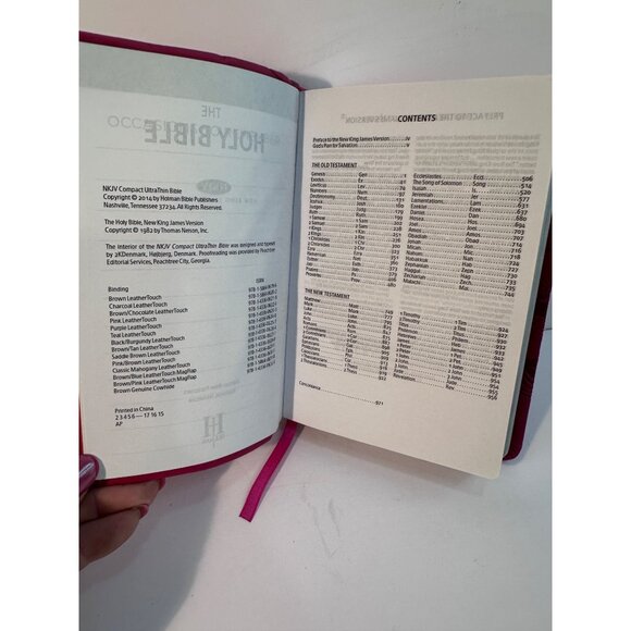NKJV Compact UltraThin Holy Bible LeatherTouch Pink Embossed - Picture 4 of 8